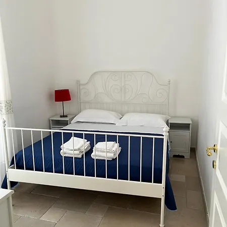 Pozzo Traiano 16 * Brindisi